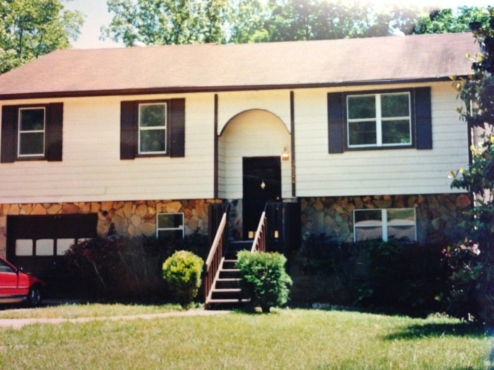 White 2 story home, frontyard view